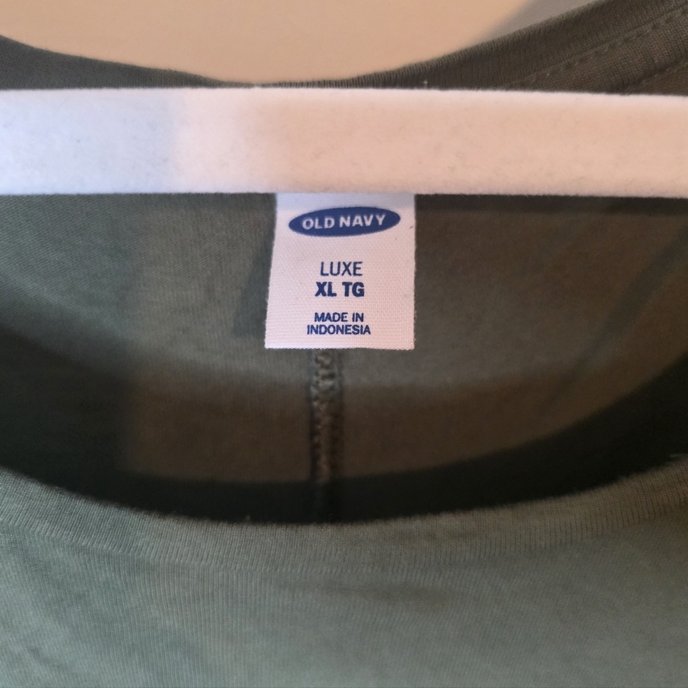 ⭐️40% Off⭐️ Old Navy Tank Tops - Set of 3 - Picture 2 of 11